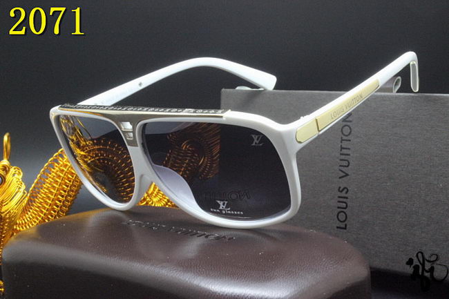 Louis Vuitton Sunglasses AAA+ ID:20220503-41
